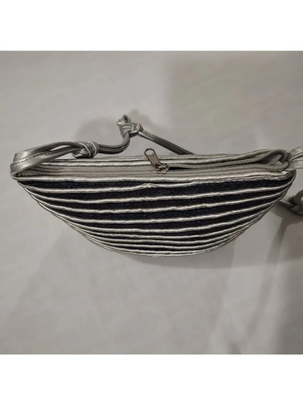 Worthington Straw Woven Shoulder Bag Purse Handbag Blue Silver Stripe Lined - Picture 4 of 16